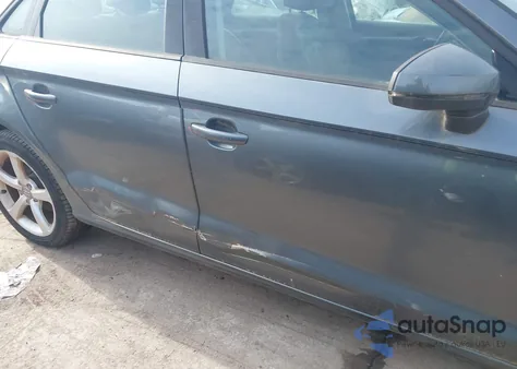 2015 Audi A3 1.8T Premium z USA, uszkodzony, nr VIN WAUACGFFXF1021289